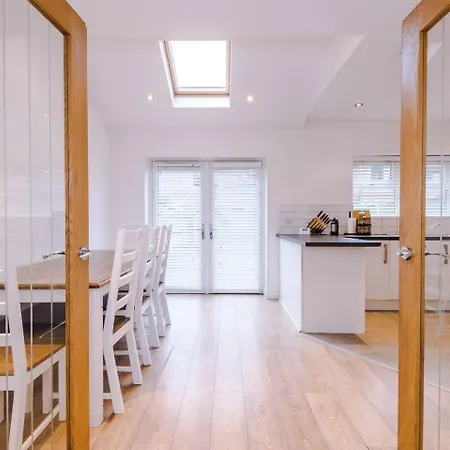 Holiday home Park Lane Retreat 3br With Driveway Parking *