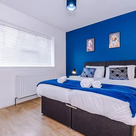 Park Lane Retreat 3br With Driveway Parking Holiday home *