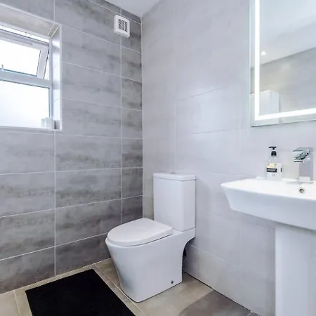 Holiday home Park Lane Retreat 3br With Driveway Parking *