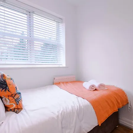 Holiday home Park Lane Retreat 3br With Driveway Parking Manchester