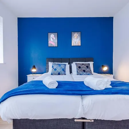 Park Lane Retreat 3br With Driveway Parking * Manchester