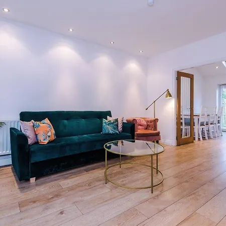 Park Lane Retreat 3br With Driveway Parking