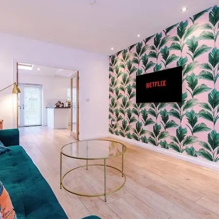 Park Lane Retreat 3br With Driveway Parking Holiday home