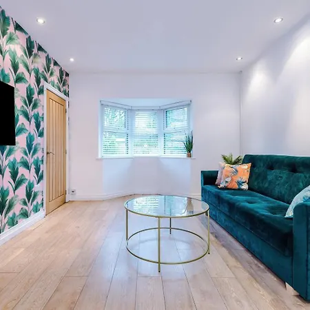 Holiday home Park Lane Retreat 3br With Driveway Parking Manchester