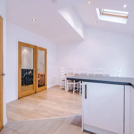 Park Lane Retreat 3br With Driveway Parking Holiday home