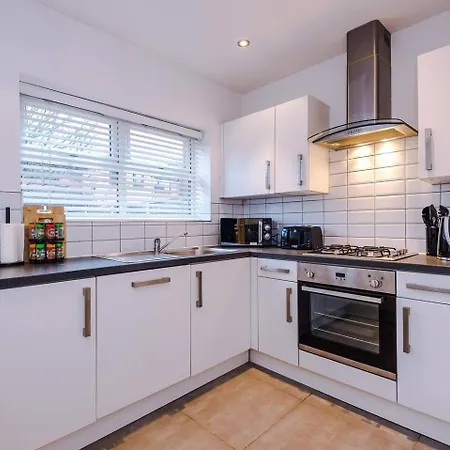 Park Lane Retreat 3br With Driveway Parking