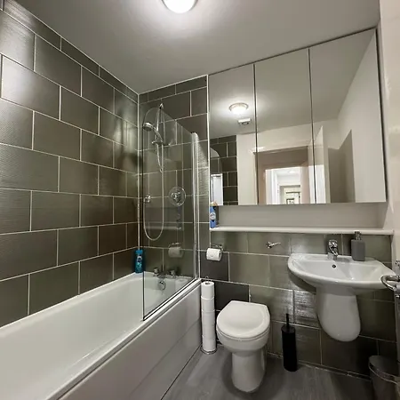 Modern Smart 2 Bedroom مانشستر