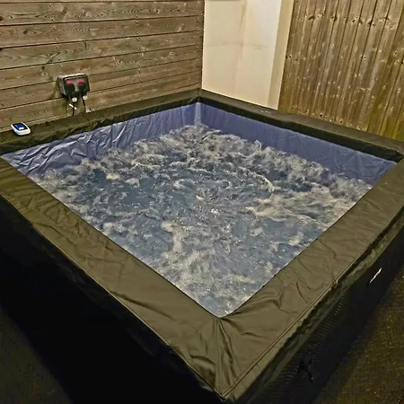 3 Bed House Etihad Stadium, Coop Live Private Parking With Optional Hot Tub Дом отдыха *
