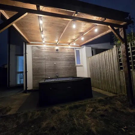 3 Bed House Etihad Stadium, Coop Live Private Parking With Optional Hot Tub Tatil Evi Manchester