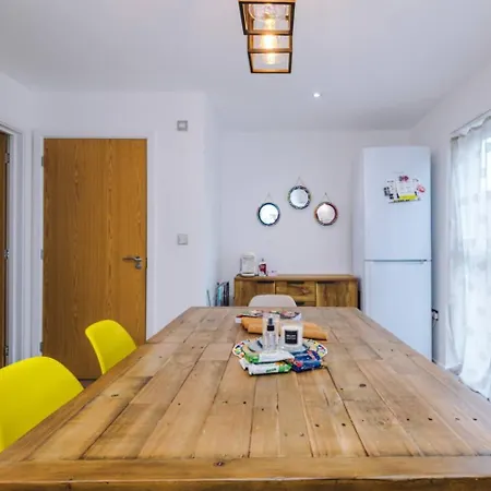 Semesterbostad Cozy 1br In Vibrant Free Parking *
