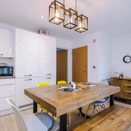 Cozy 1br In Vibrant Free Parking Manchester