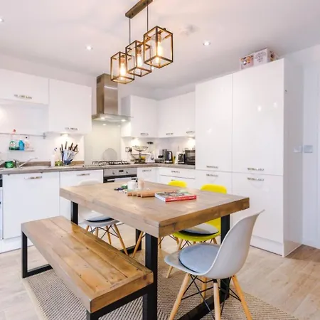 Nyaraló Cozy 1br In Vibrant Free Parking *