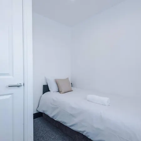 Hideaway Cozy 3br With Free Parking