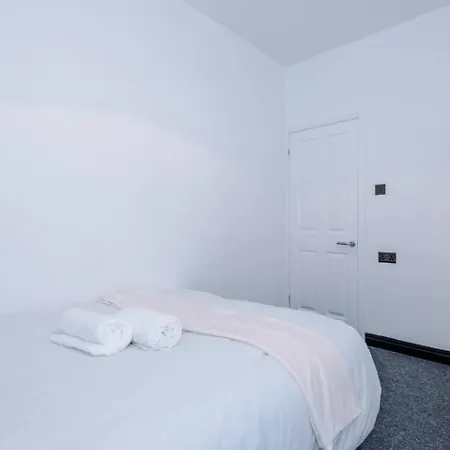 Hideaway Cozy 3br With Free Parking 度假居