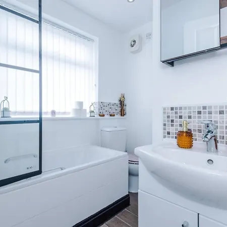 Hideaway Cozy 3br With Free Parking