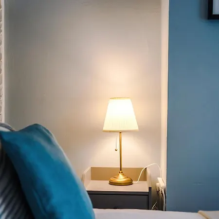 Vakantiehuis Modern 3-bed House In Manchester, Ideal For Long Stays, Free Parking, Centre - Sleeps Upto 8 People *