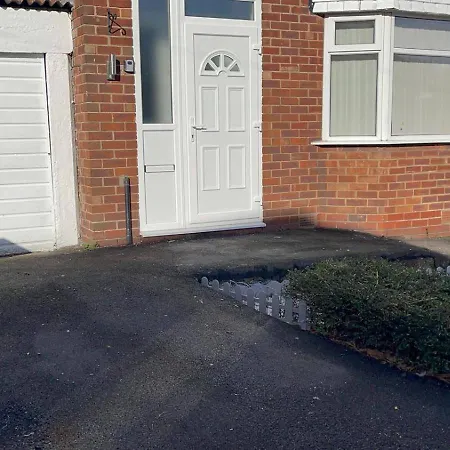 Housesleeps9-fireplace-garden-bbq-tv *