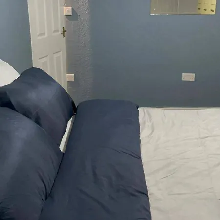 Housesleeps9-fireplace-garden-bbq-tv Holiday home *