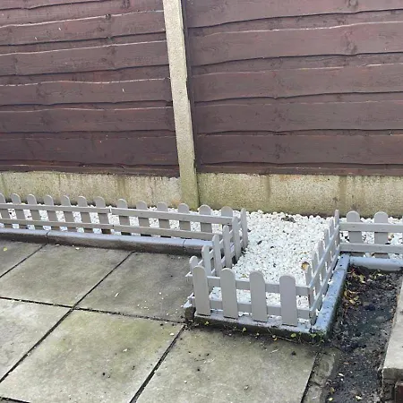 Housesleeps9-fireplace-garden-bbq-tv