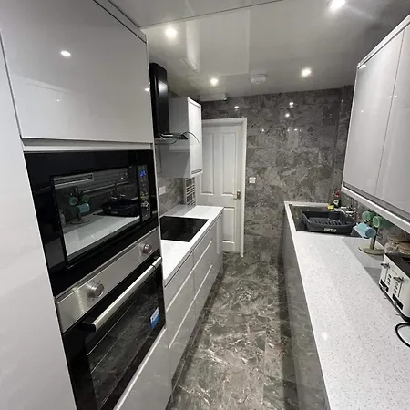 Holiday home Housesleeps9-fireplace-garden-bbq-tv