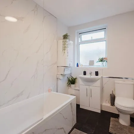 Free Parking, Late Check Out Coop Live Etihad Stadium 3-bed House مانشستر