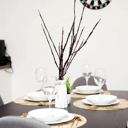 Apartment Apartment-sleeps4-streetparking-balcony-duplex