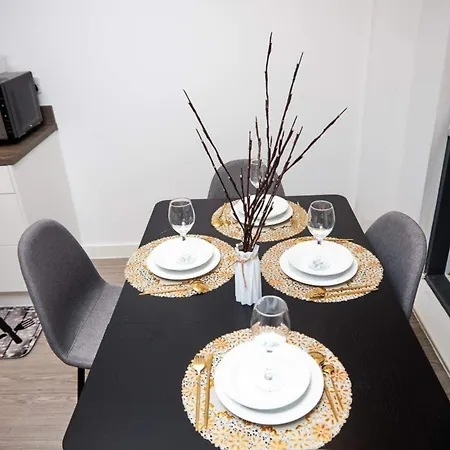 Apartment Apartment-sleeps4-streetparking-balcony-duplex *