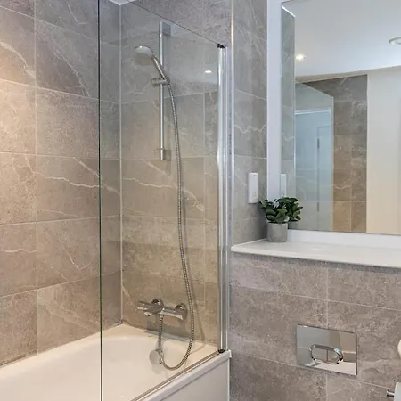 Manchestercentre , Salford, Lakeside Манчестер