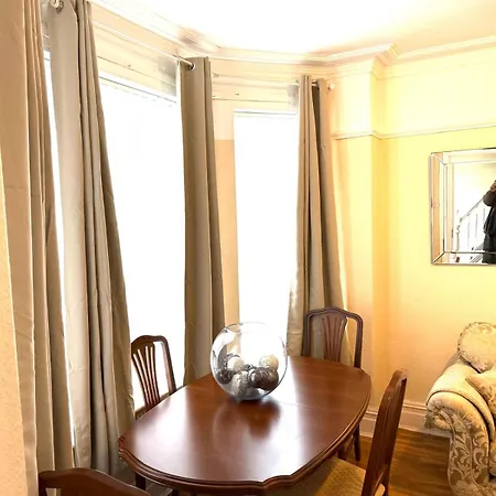 Charming 3bed In Eccles Central Holiday home *
