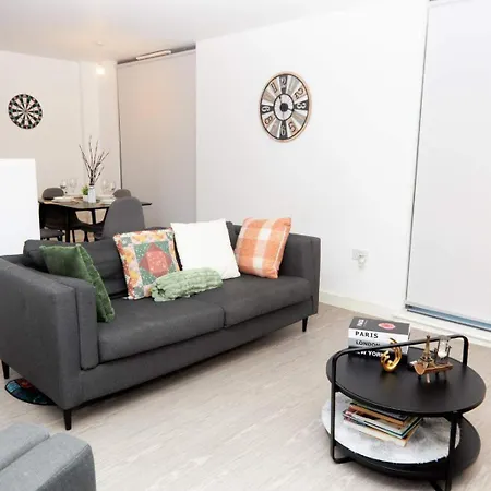 Apartment-sleeps4-streetparking-balcony-duplex Manchester