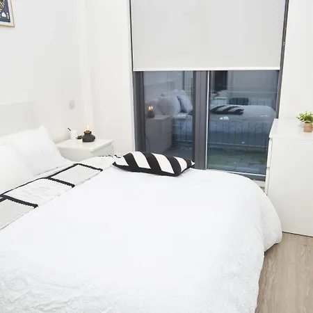 Apartment-sleeps4-streetparking-balcony-duplex Manchester