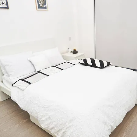 Apartment Apartment-sleeps4-streetparking-balcony-duplex *