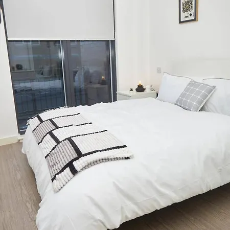 Apartment-sleeps4-streetparking-balcony-duplex Apartment Manchester