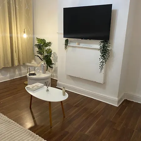 Traditonal House - Etihad -games Room-free Parking *