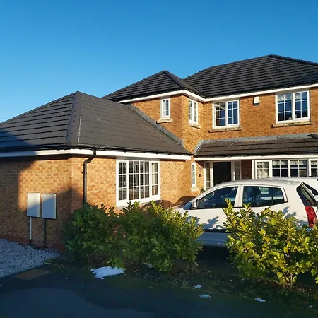 Luxury 4 Bedrooms Detached House Free Multi Cars Parking - Easy Access To Mancheater City Football Ground - City Centre & Motorways Villa *