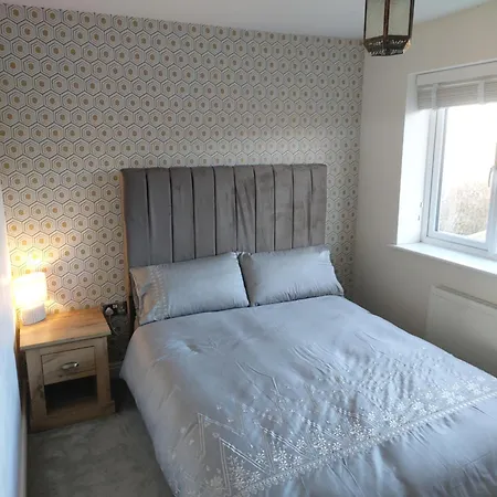 Luxury 4 Bedrooms Detached House Free Multi Cars Parking - Easy Access To Mancheater City Football Ground - City Centre & Motorways *