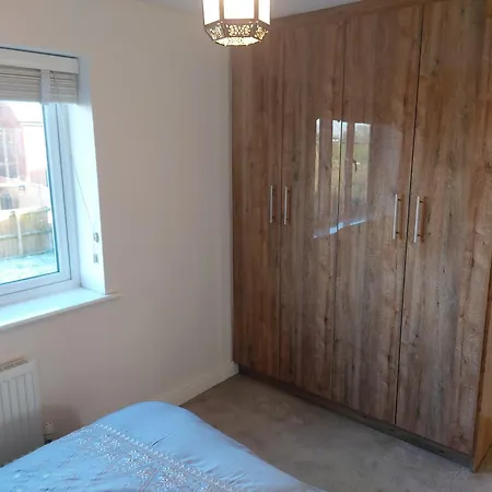 Luxury 4 Bedrooms Detached House Free Multi Cars Parking - Easy Access To Mancheater City Football Ground - City Centre & Motorways Villa Manchester