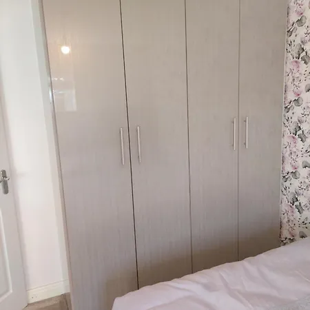 Luxury 4 Bedrooms Detached House Free Multi Cars Parking - Easy Access To Mancheater City Football Ground - City Centre & Motorways *