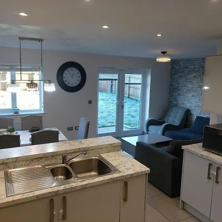 Hébergement de vacances Luxury 4 Bedrooms Detached House - Free Multi Cars Parking - Easy Access To City Centre & City Football Ground Manchester