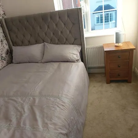 Luxury 4 Bedrooms Detached House - Free Multi Cars Parking - Easy Access To City Centre & City Football Ground Hébergement de vacances Manchester