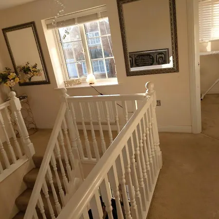 Luxury 4 Bedrooms Detached House - Free Multi Cars Parking - Easy Access To City Centre & City Football Ground Manchester