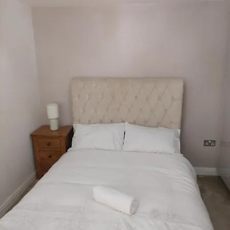 Hébergement de vacances Luxury 4 Bedrooms Detached House - Free Multi Cars Parking - Easy Access To City Centre & City Football Ground *