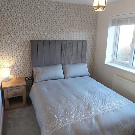 Luxury 4 Bedrooms Detached House - Free Multi Cars Parking - Easy Access To City Centre & City Football Ground Hébergement de vacances *