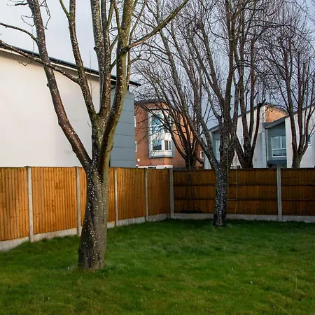度假居 Peaceful 4 Bedroom House, Sleeps 7, Free Parking - Wifi *
