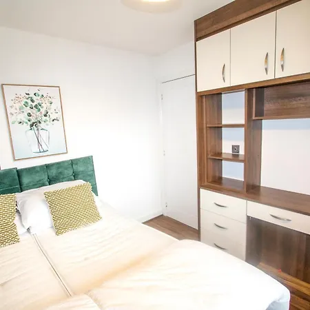 Peaceful 4 Bedroom House, Sleeps 7, Free Parking - Wifi 度假居 曼彻斯特
