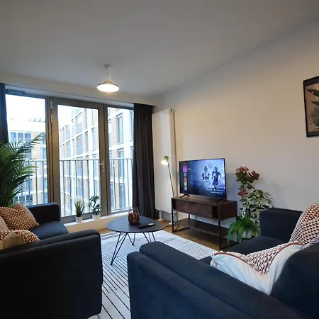 Apartment Life 2-bed 1-bath In New Cross *