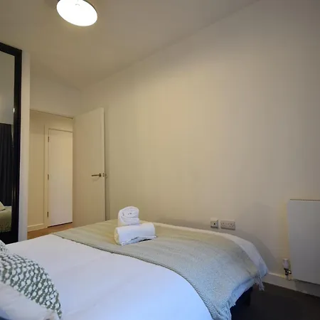 Apartment Life 2-bed 1-bath In New Cross