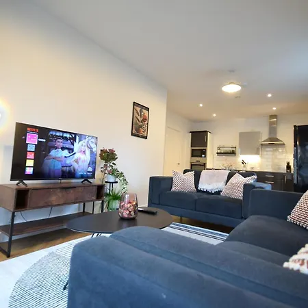 Life 2-bed 1-bath In New Cross Apartment Manchester
