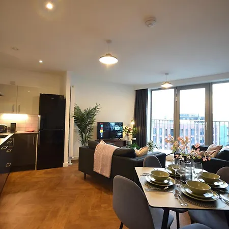 Life - 2-bed 1-bath Top-floor In New Cross * Manchester