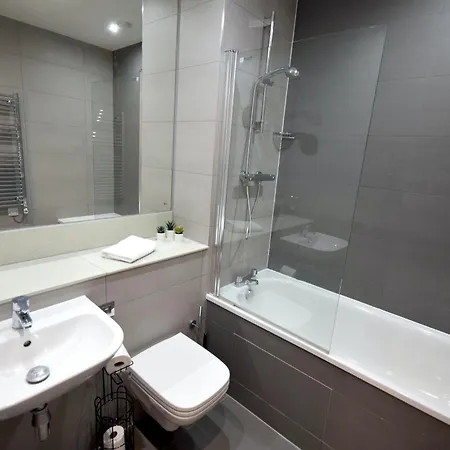Apartment Life - 2-bed 1-bath Top-floor In New Cross *